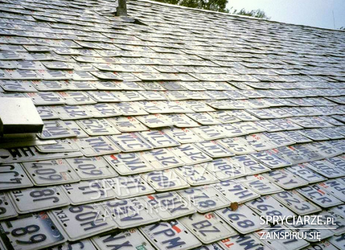 Dach z tablic rejestracyjnych
