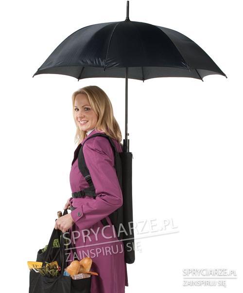 No bo po co ciągle trzymać ten parasol?