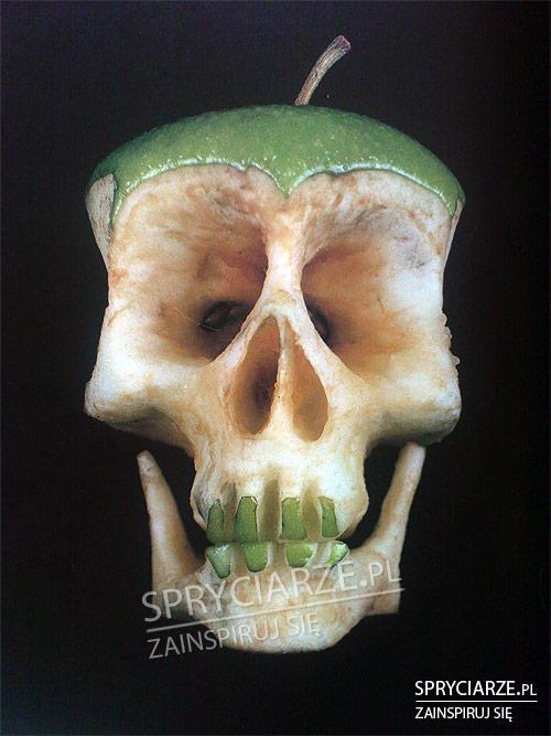 Carving w innym wymiarze - czaszka z jabłka