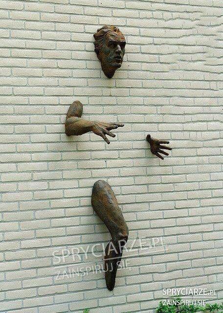 Pomysł na rzeźbę na murze