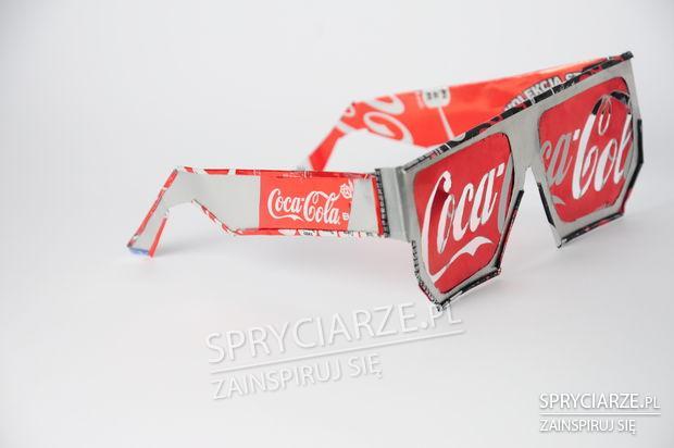 Ażurowe okulary z puszek po coli