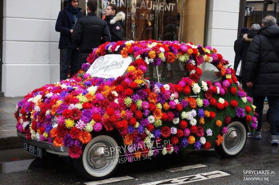 Flower car. Грузовик с цветами. Флорист машина. Фургон с цветами. Поделка тачка с цветами.