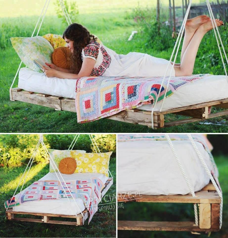 Wiszące łóżko ogrodowe z palety drewnianej
