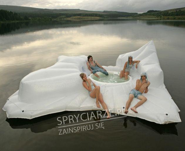 Wielki dmuchany materac z basenem