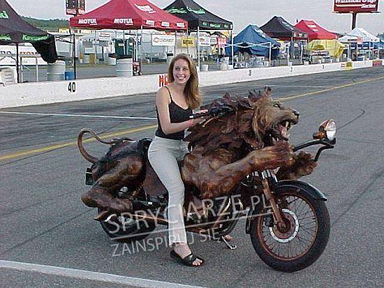 Rzeźbiony motor