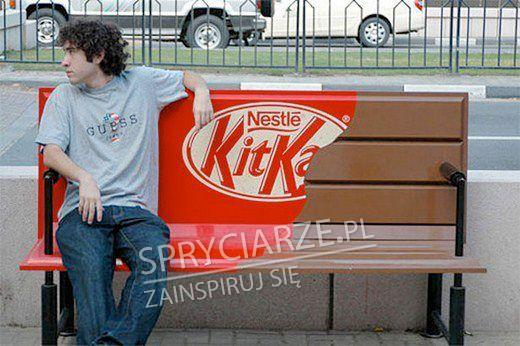Reklamowa ławeczka KitKata