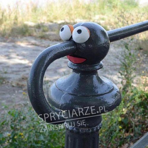 Poręcz z ciekawym malowaniem