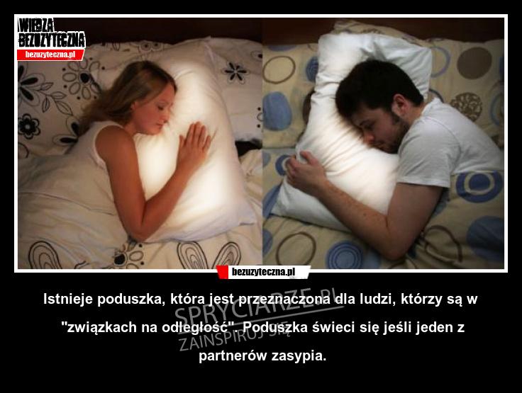 Poduszka dla par które są w związku na odległość