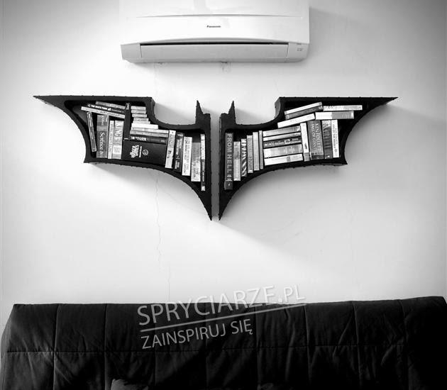 Pomysł na półkę na książki z motywem Batmana