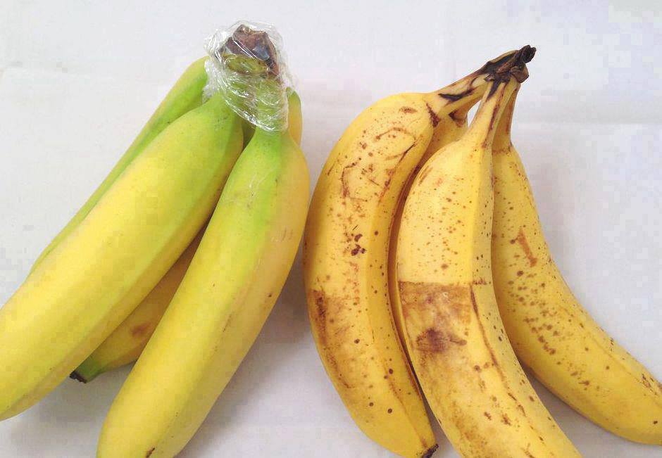 Aby banan nie czerniał, zawiń folią jego końcówki 