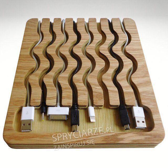 Drewniany organizer do kabli