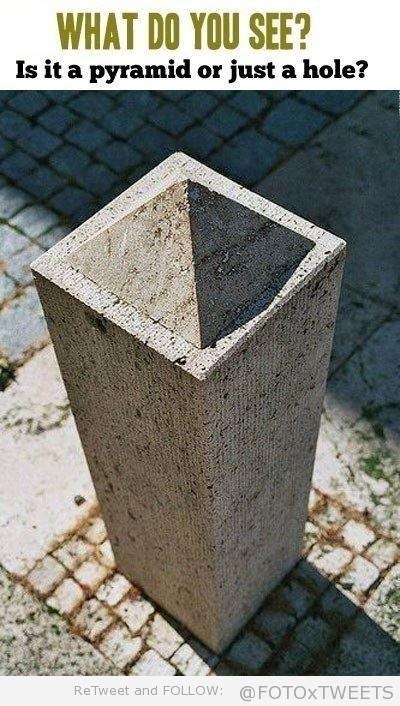 Co widzicie? Piramidę czy otwór?