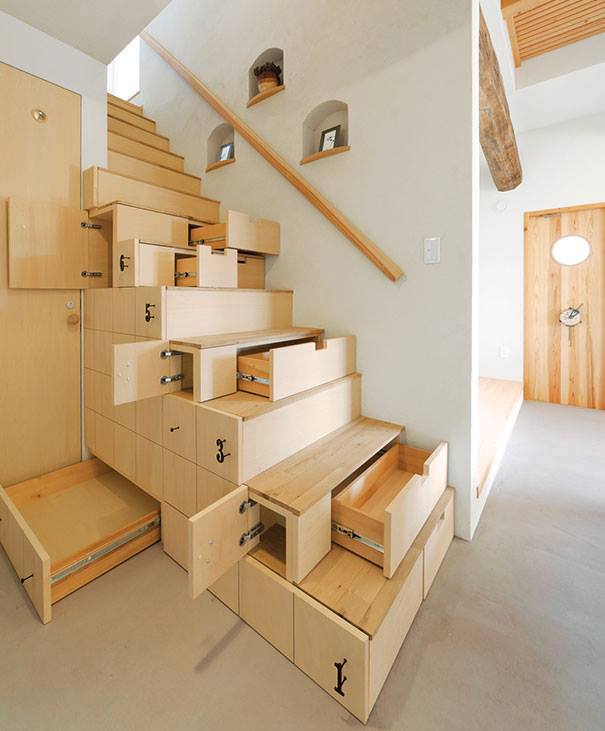 Kreatywne schody z szufladami 